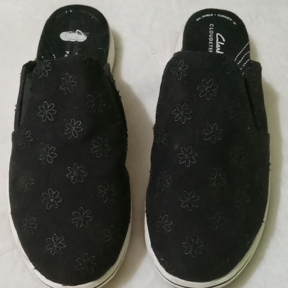Clarks Breeze Shore Black Floral Slip-On Mules